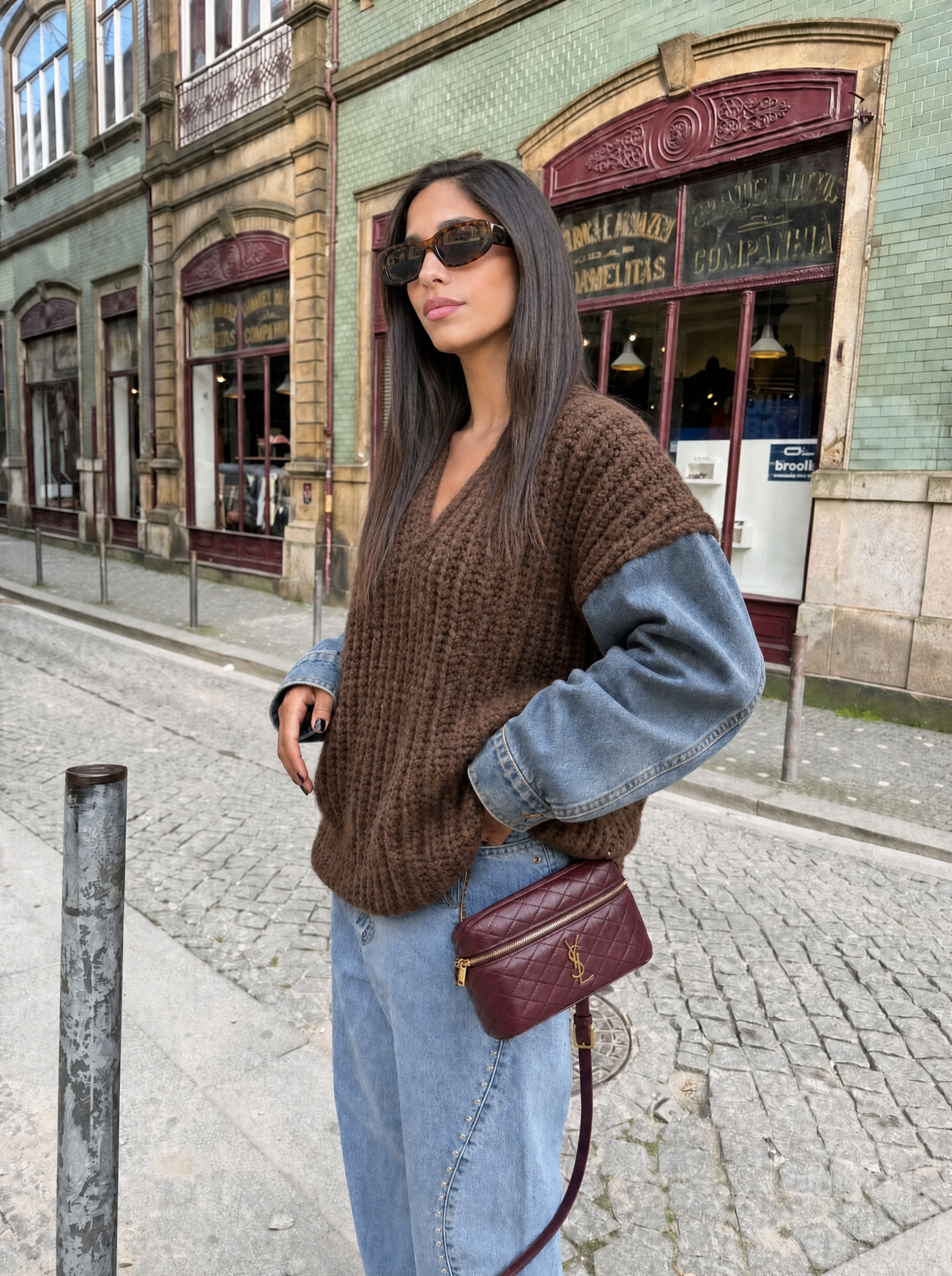 Maglione Invernale con Maniche in Jeans e Scolollo a V