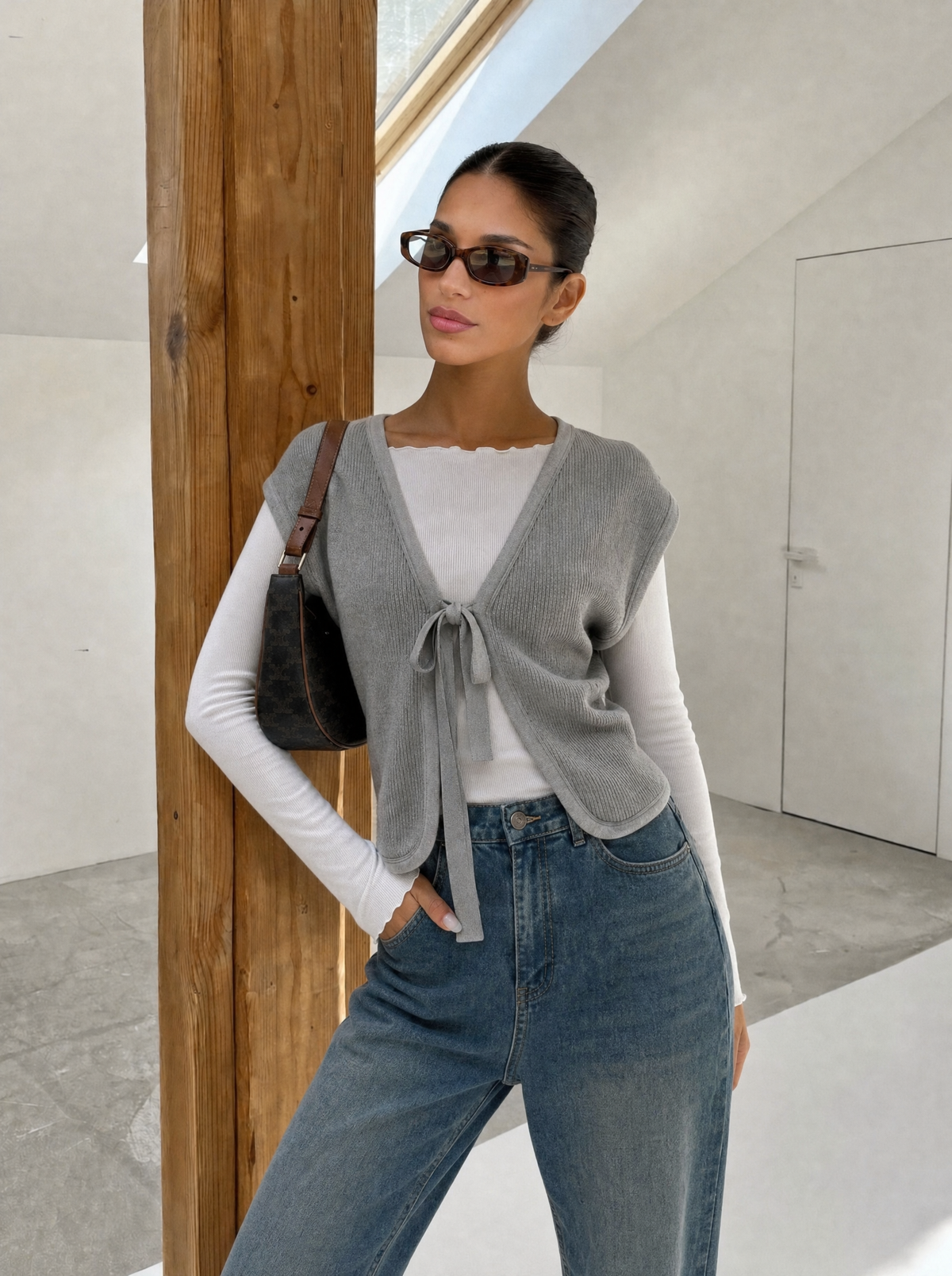 Gilet Grigio in Maglia con Fiocco Frontale